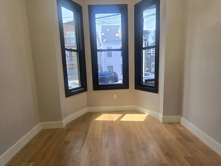 172 New York Ave #1R — Photo 6