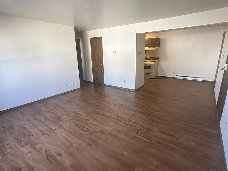 1020 Oviatt St #5 — Photo 5
