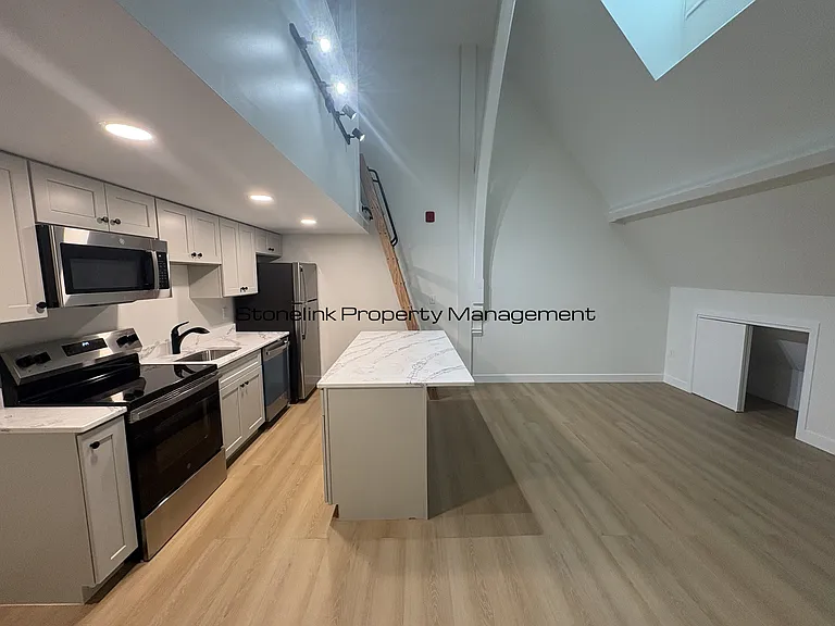 265 Manton Ave — Photo 6