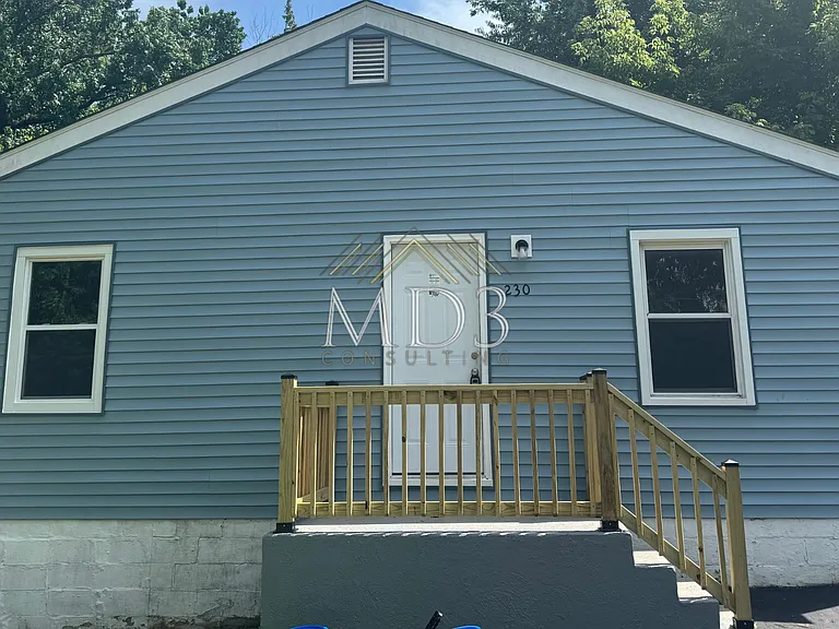 230 Connolly Dr — Photo 13