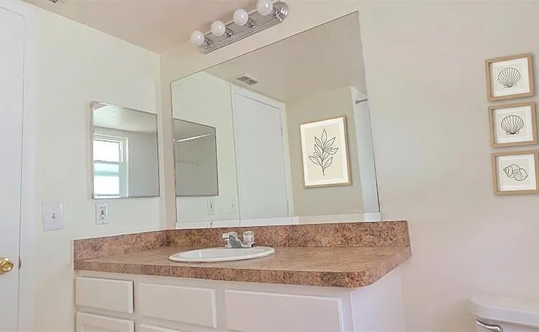 2820 Dupont St S #201 — Photo 14