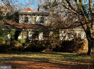 1372 Coles Point Rd, Hague, VA 22469