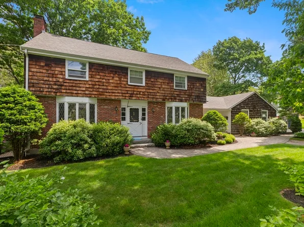 8 Highwood Rd, Manchester, MA 01944