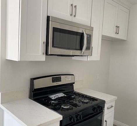 3rd image of 838 Lincoln Blvd #9