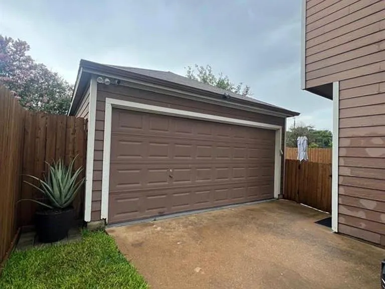 18710 Sandelford Dr — Photo 31