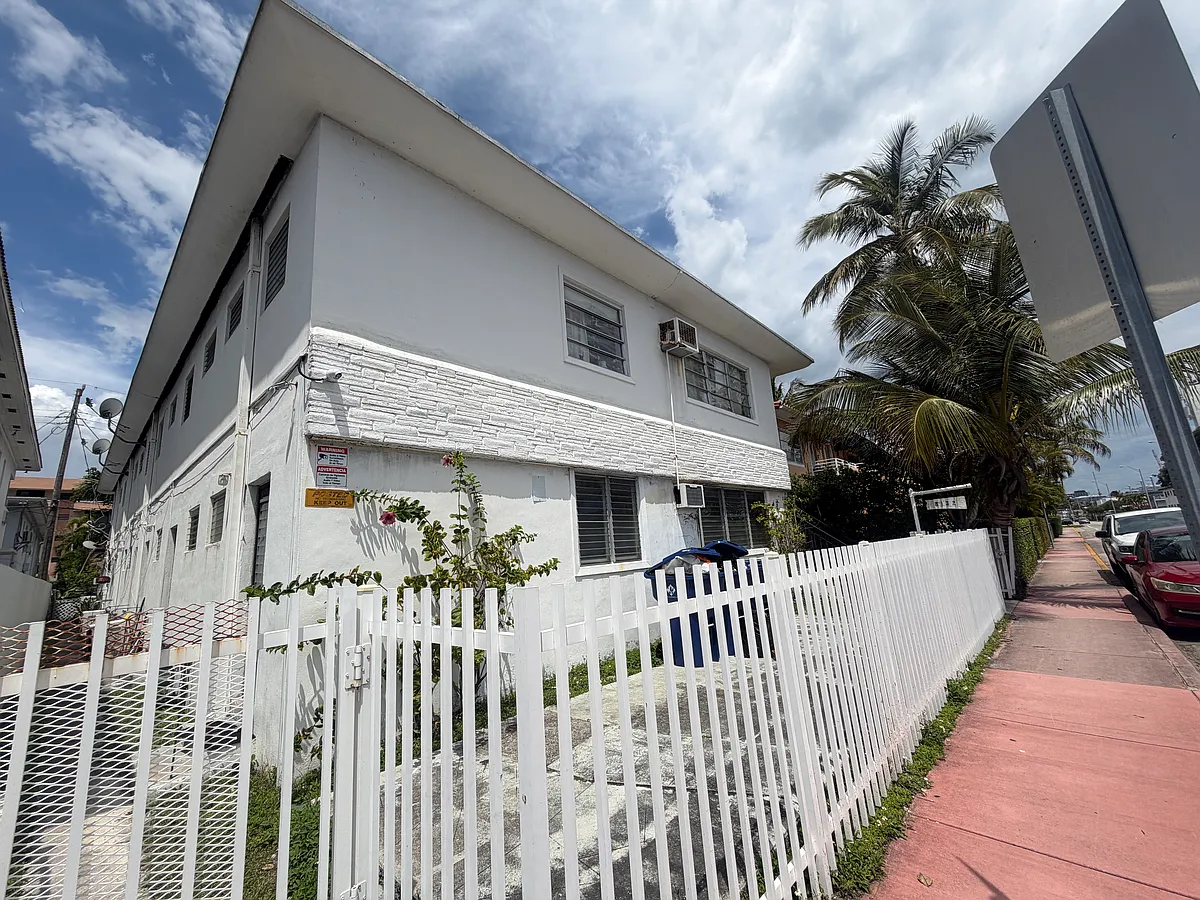 Building Photo - 8132 Harding Ave #9