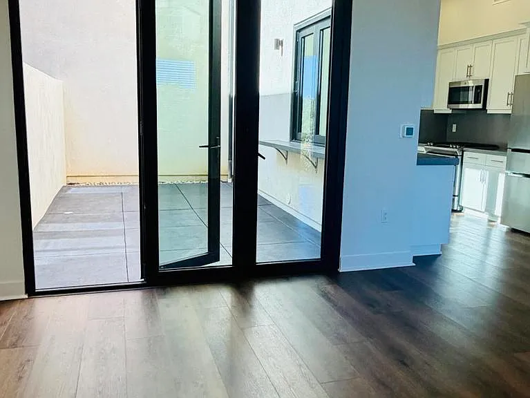 1260 E Thompson Blvd #106 — Photo 6