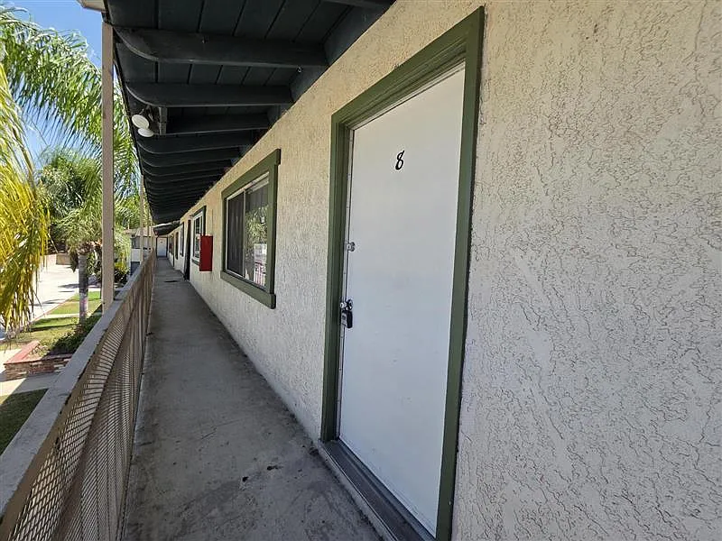 2 bed, 900 sqft, $2,200 — Photo 2
