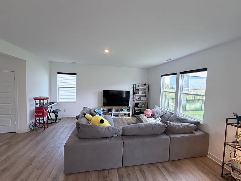 2137 Egbert Rd — Photo 13