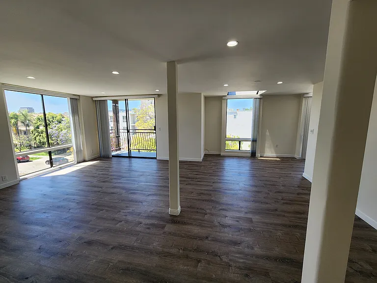 626 N Isabel St #301 — Photo 9