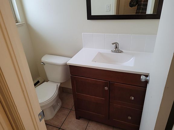 1st floor half bathroom