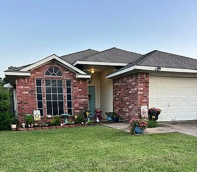 4 bed, 1600 sqft, $2,000 — Photo 1