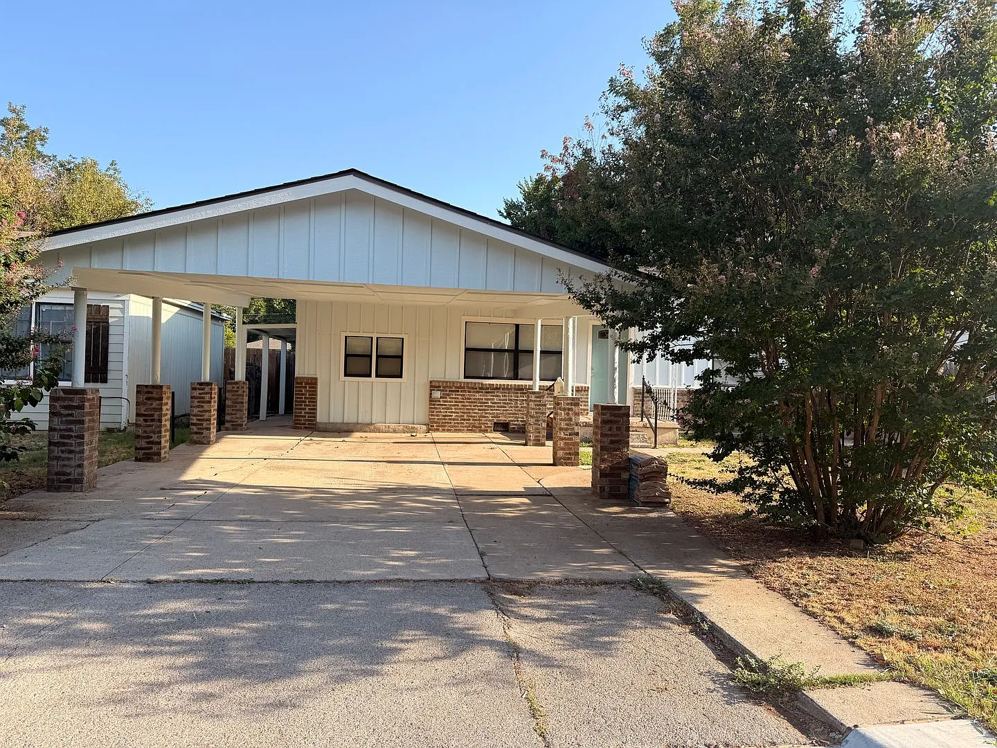 1413 NW Andrews | $1,100/mo | 3 Bed | 2 Bath — Photo 1