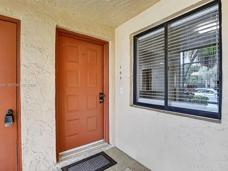 359 Lakeview Dr #102 — Photo 37