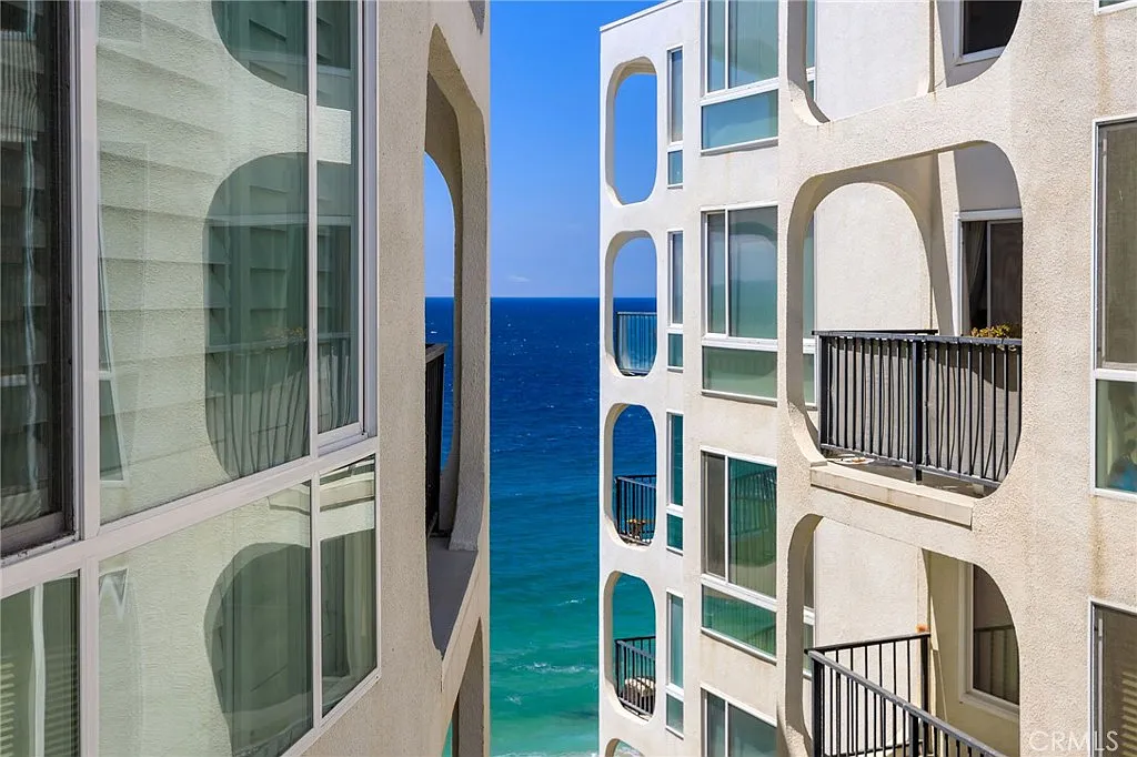 2 bed, 1100 sqft, $6,000 — Photo 3