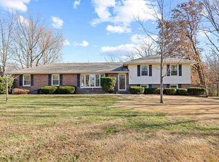 902 Kendall Rd, Peculiar, MO 64078