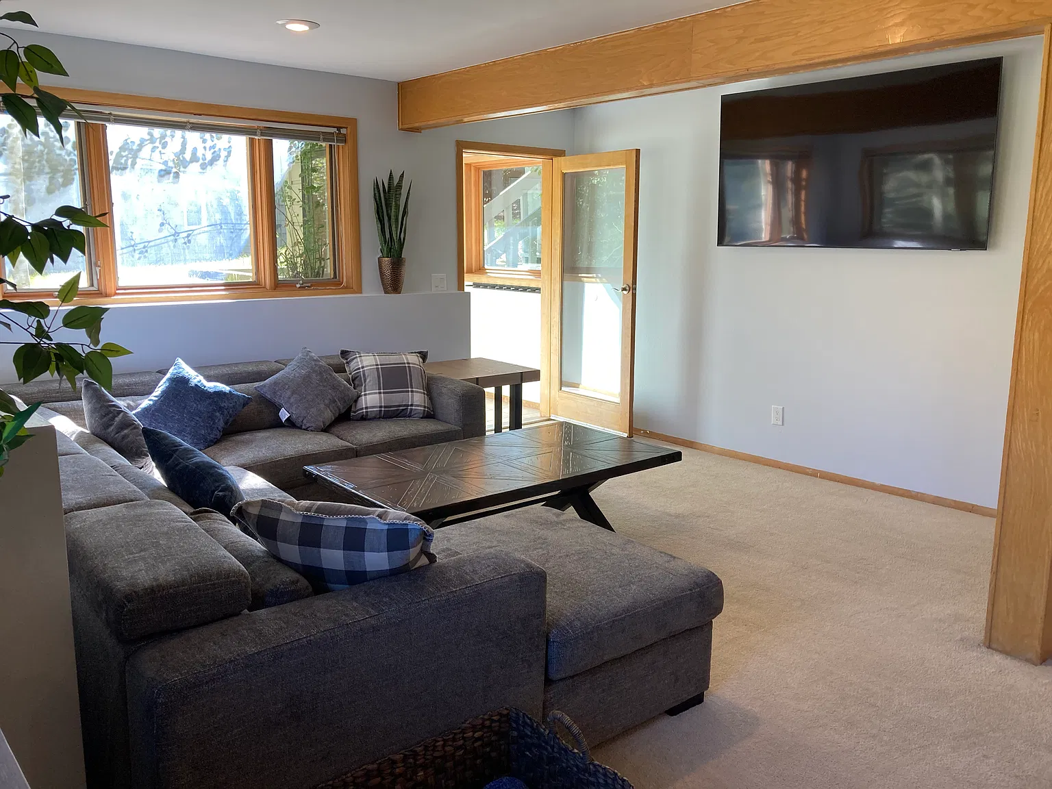 2572 Arosa Dr BC — Photo 2