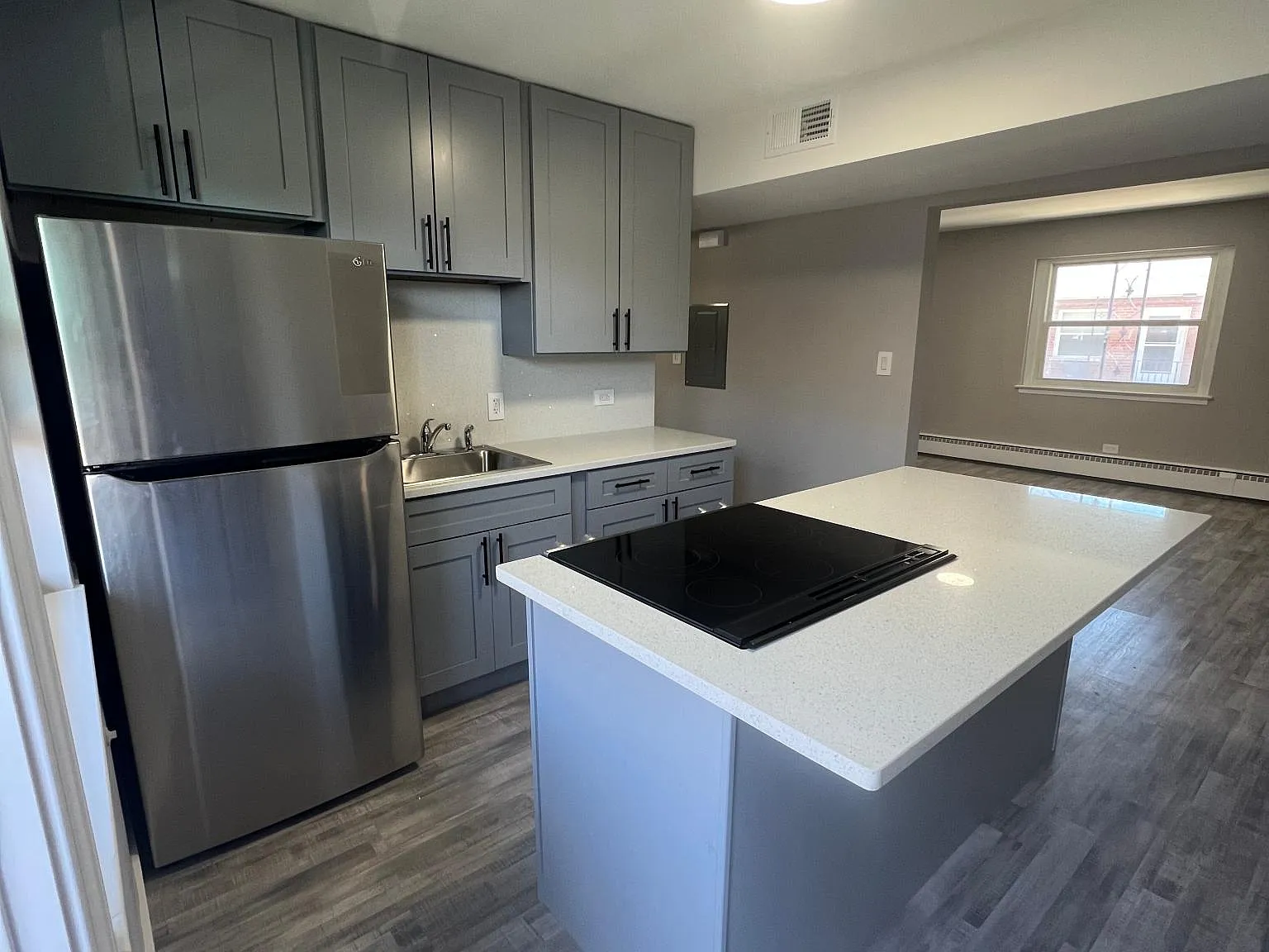 2 bed, 780 sqft, $2,200 — Photo 3