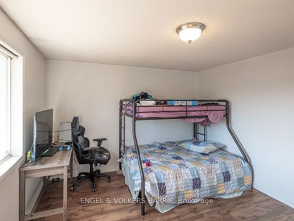 4th image of 92 Lee Cres