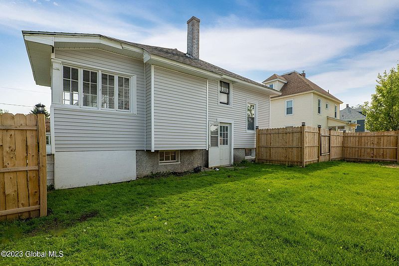 3rd image of 15 Glenwood Avenue