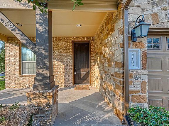 4th image of 24203 Peralta Glen Ln