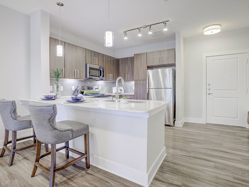 Everleigh Lakeline 60+ Active Adult Apartment Homes 9821 N Lake Creek