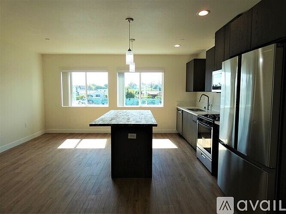 5th image of 2412 Carmona Ave #1/2