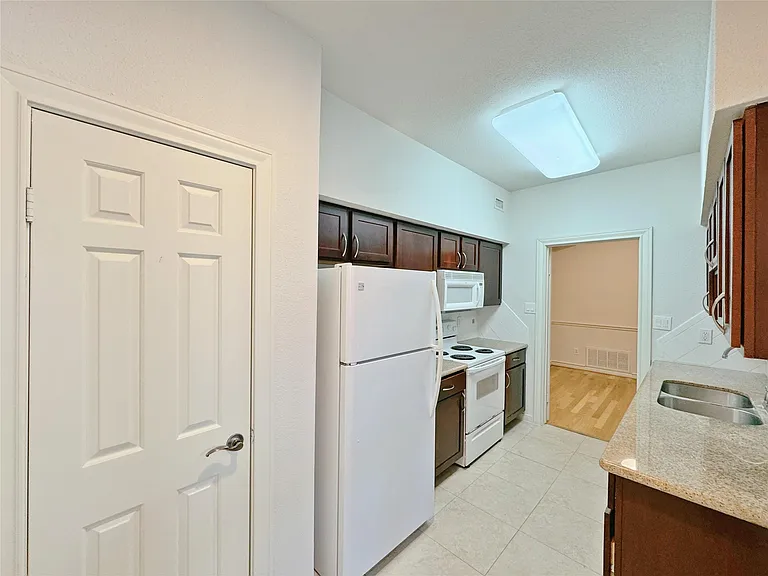2700 Revere St #140 — Photo 9
