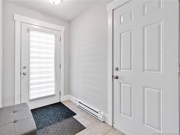 3rd image of 19 Poitou Ct
