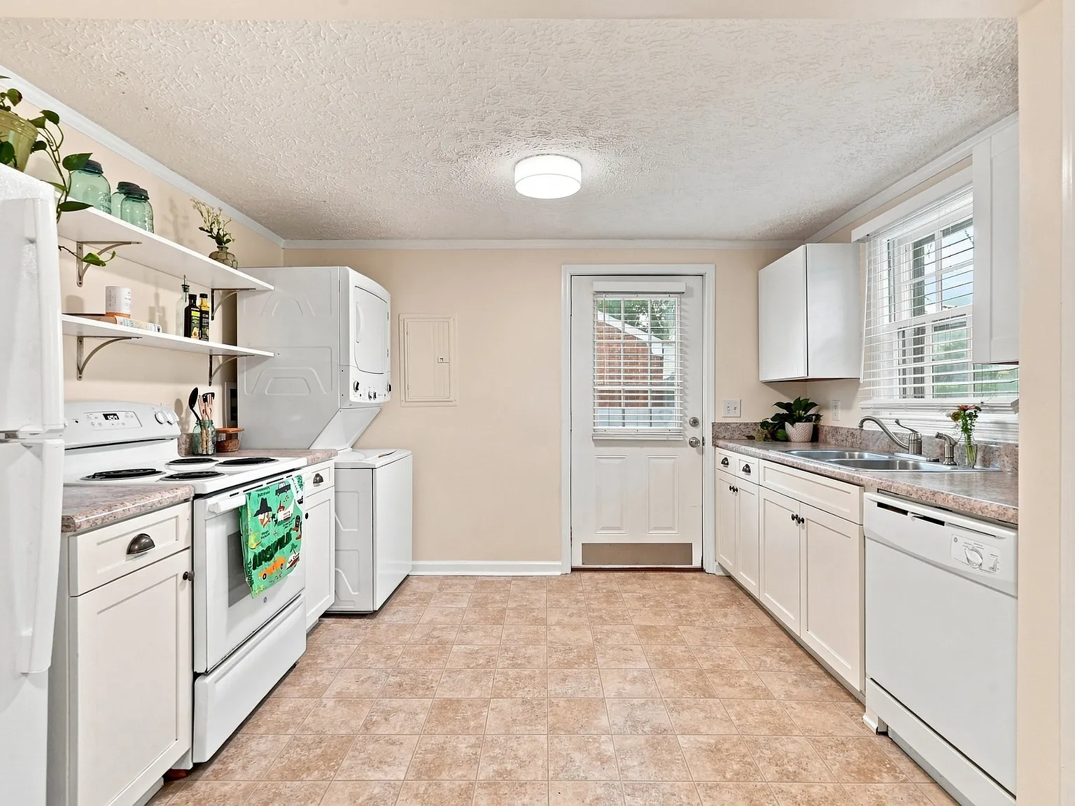 2 bed, 1.0 bath, 780 sqft, $1,750 — Photo 3