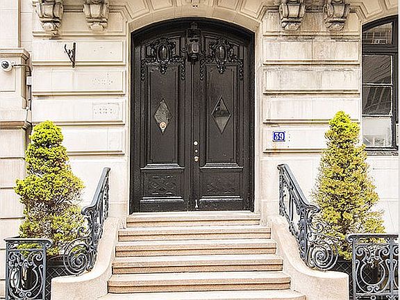 2nd image of 39 E 67th St