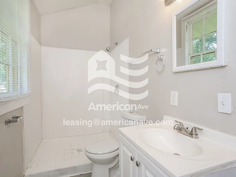 92493_014_bathroom_12823429.jpg
