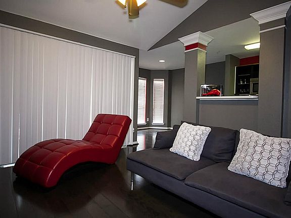 2nd image of 3231 Allen Pkwy APT 6304