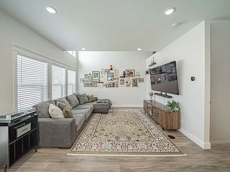 4725 Witts End Way — Photo 7