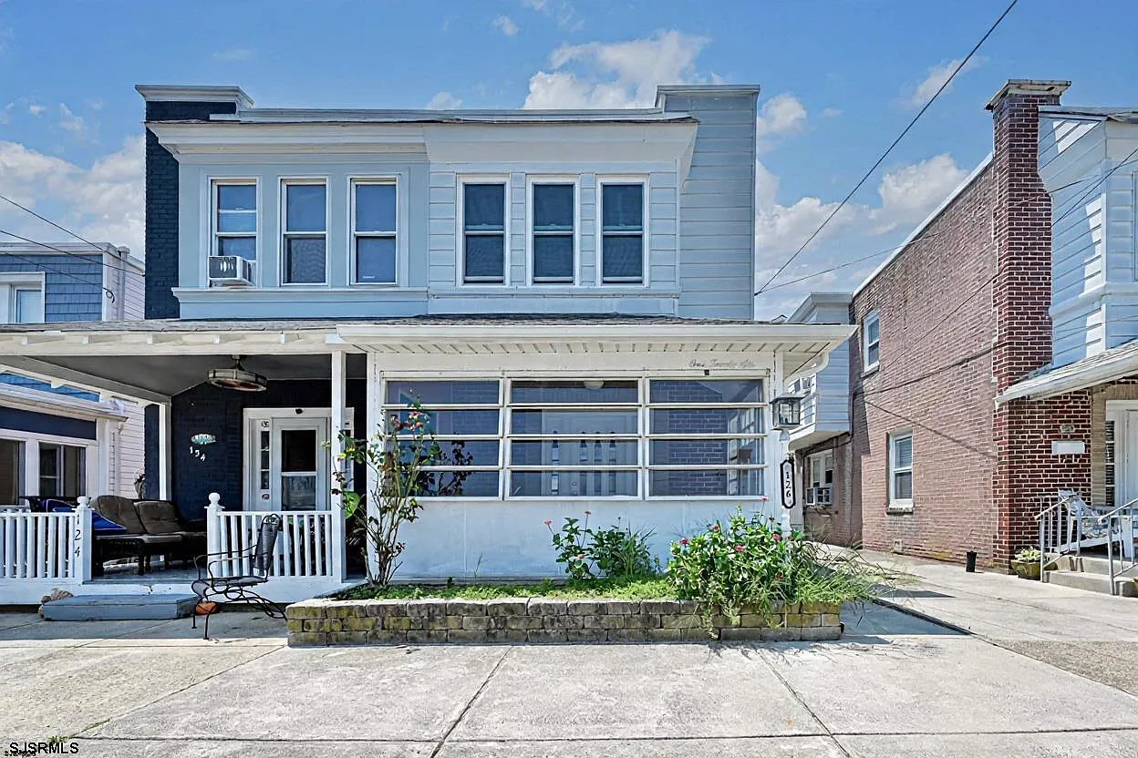 3 bed, 1.5 bath, 1093 sqft, $2,500 — Photo 1