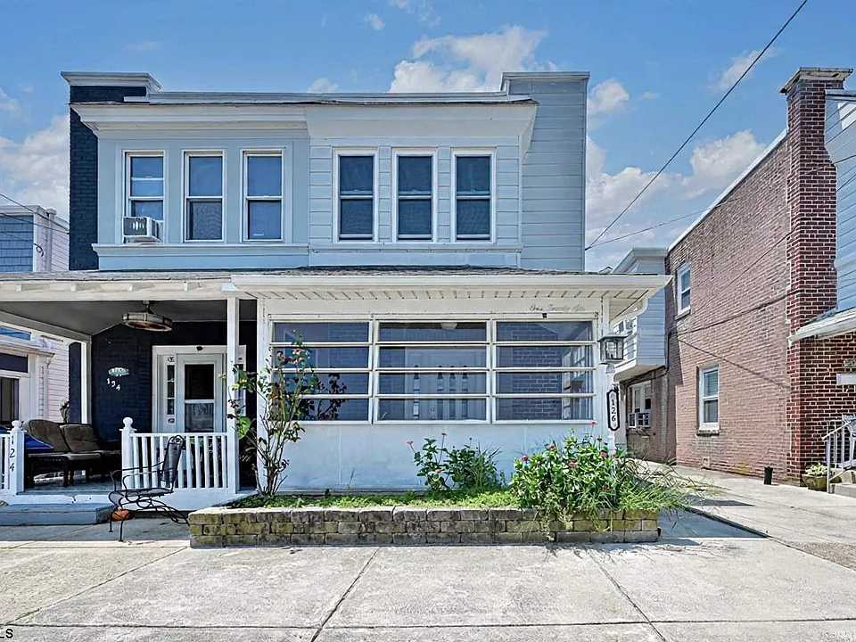 126 N Harvard Ave