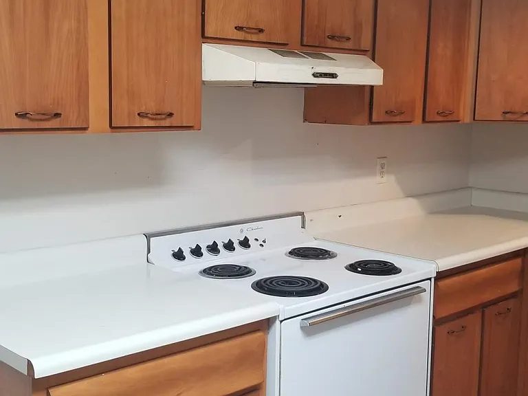 312 E Main St — Photo 11
