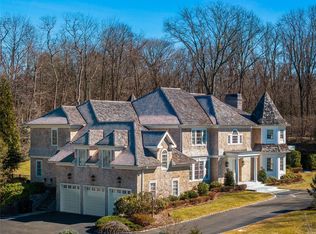 6 Wenwood Dr, Brookville, NY 11545