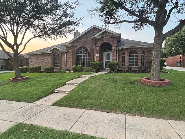 321 Roy Rogers Ln — Photo 1