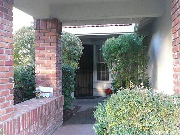 2nd image of 205 Baurer Cir