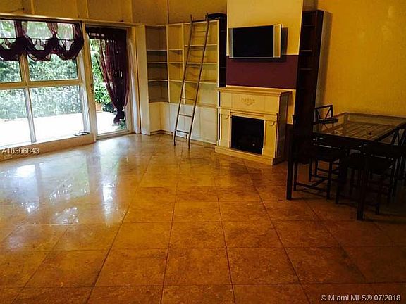 3rd image of 32 Camden Dr APT 1