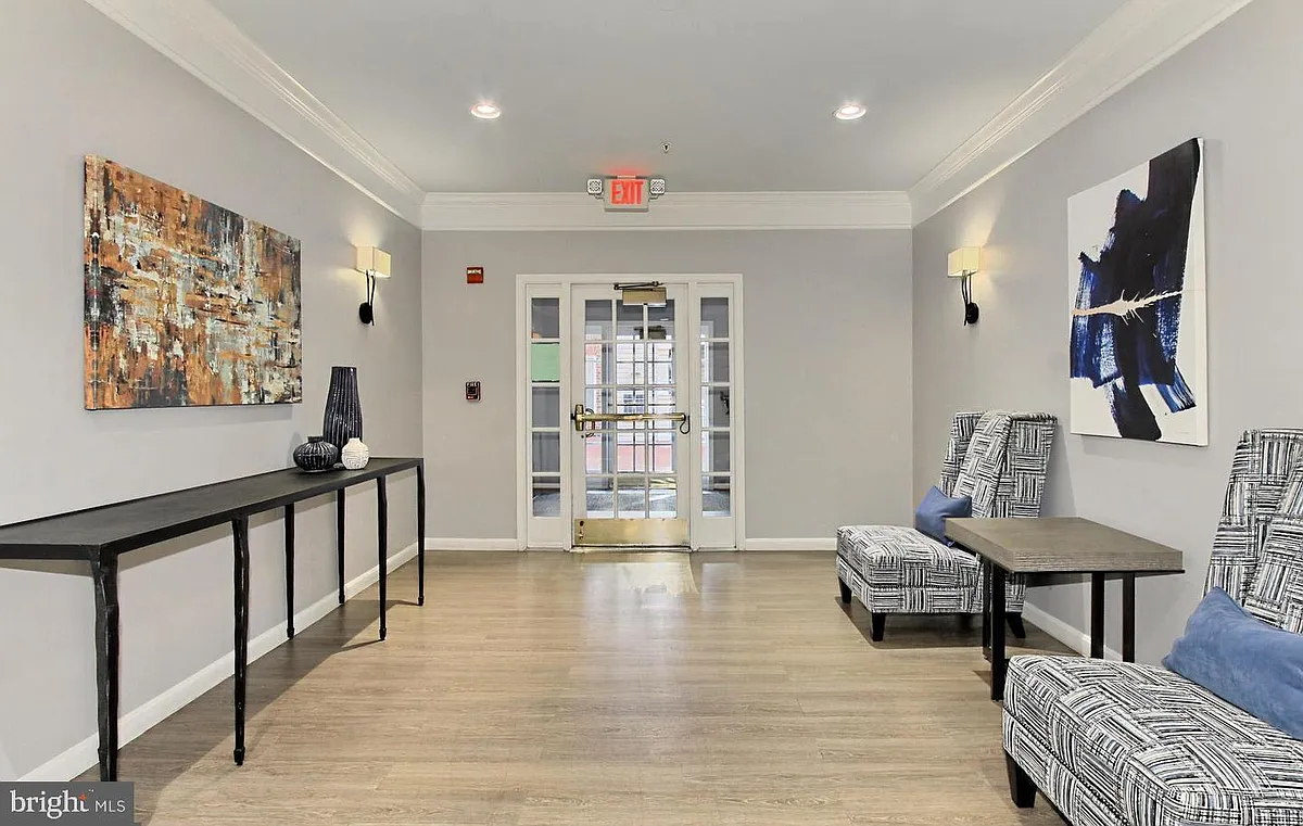 Photo 2 of 48 - 5108 Donovan Dr #404 - Alexandria, VA Building Photo - 5108 Donovan Dr #404