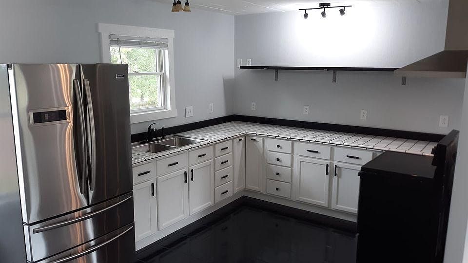 1st image of 1281 E Short St