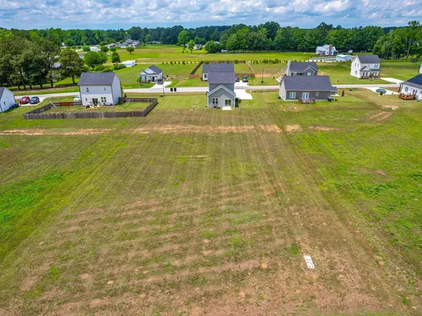 60 Waterwheel Dr, Selma, NC 27576