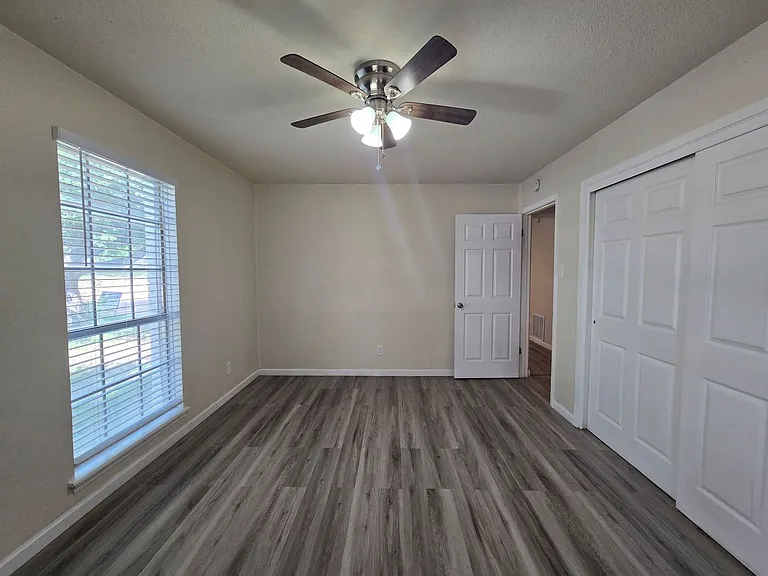 501 W Voelter Ave — Photo 13