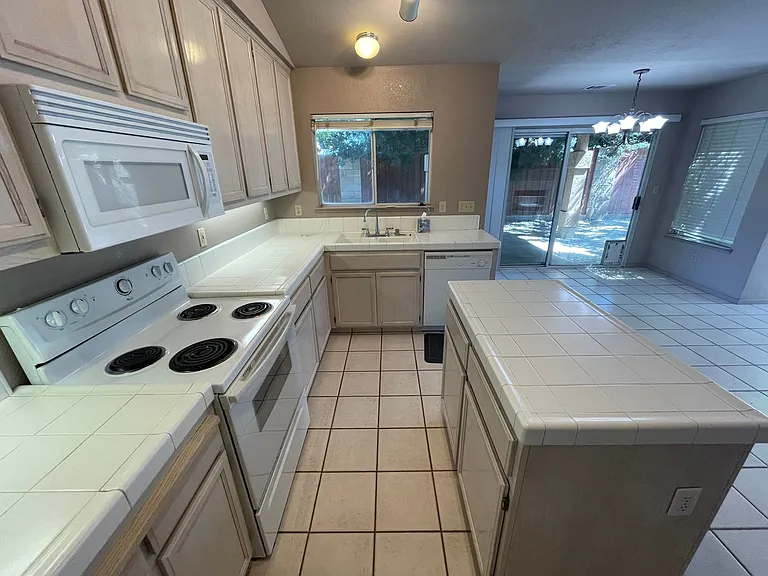 4909 Sun Valley Dr — Photo 5