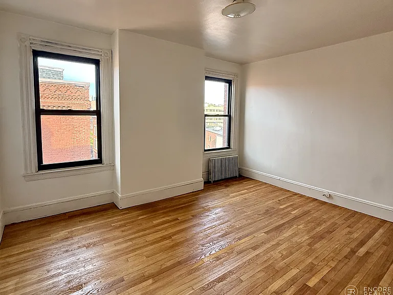 16 Davis Ave #10 — Photo 4