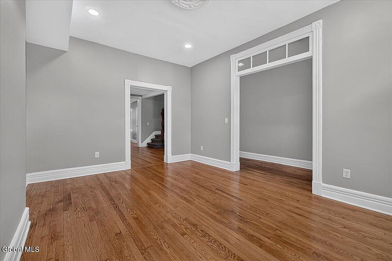 4th image of 164 Lark Street