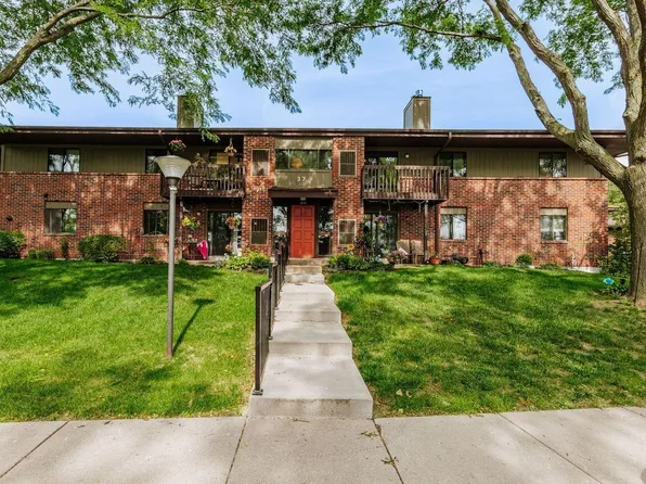 374 Park Hill DRIVE #E, Pewaukee, WI 53072