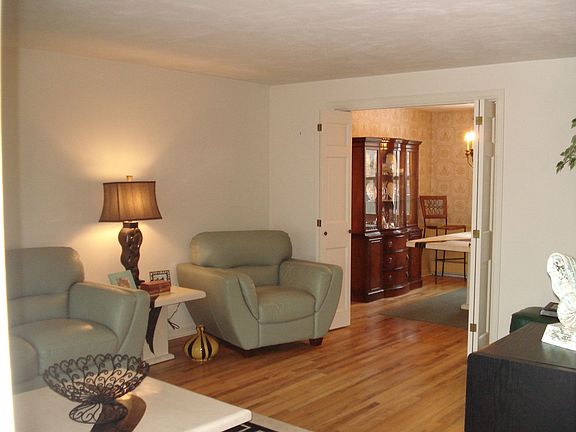 4th image of 383 Brentwood Dr